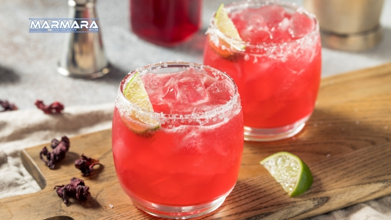 Doğal serinlik arayanların yeni favorisi hibiskuslu soğuk içecek, hem görselliğiyle
