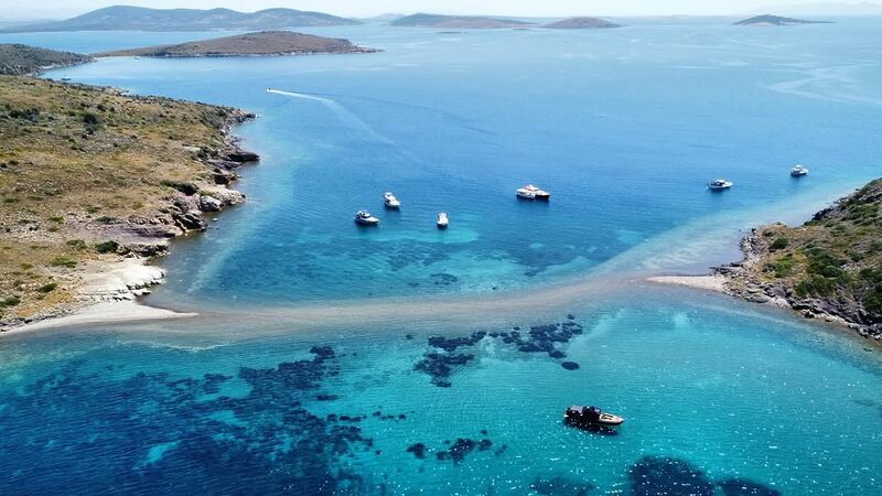 Ayvalık açıklarında yer alan Büyük Maden Adası, doğanın ve tarihin