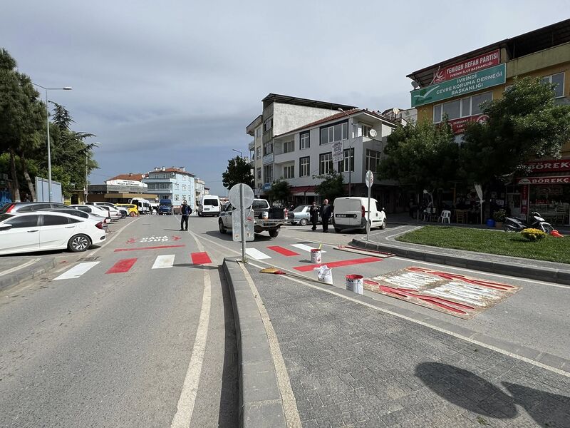 Balıkesir’in İvrindi ilçesinde belediye ekipleri, hem merkezde hem kırsal mahallelerde