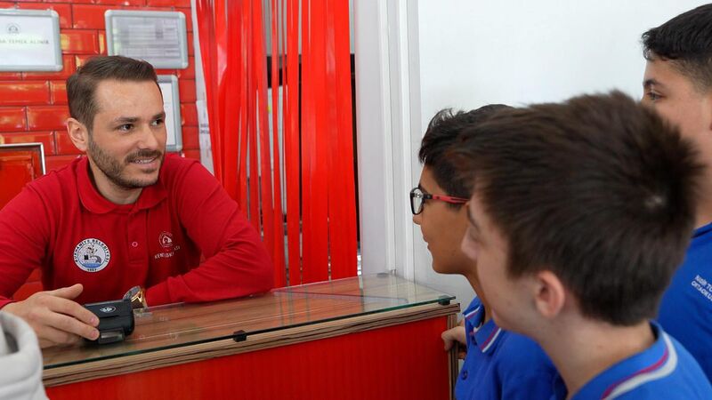 Burhaniye Belediyesi, sosyal belediyecilik kapsamında yürüttüğü Kent Lokantası hizmetinde, örnek