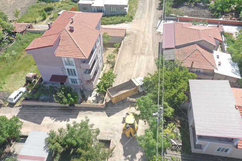 Balıkesir’in İvrindi ilçesinde belediye ekipleri, yaz sezonuyla birlikte mahalle mahalle