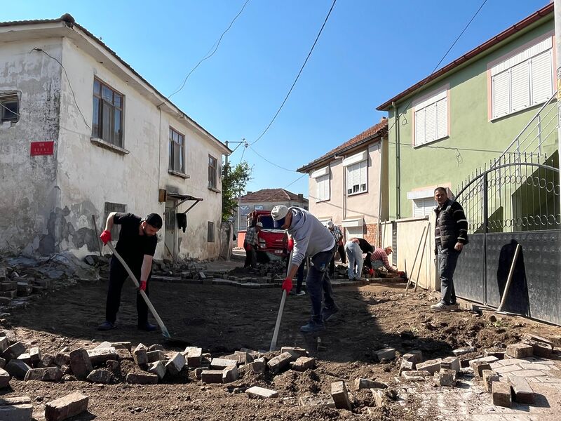Balıkesir’in Bigadiç ilçesinde, Belediye Başkanı Mustafa Göksel öncülüğünde yürütülen ulaşım