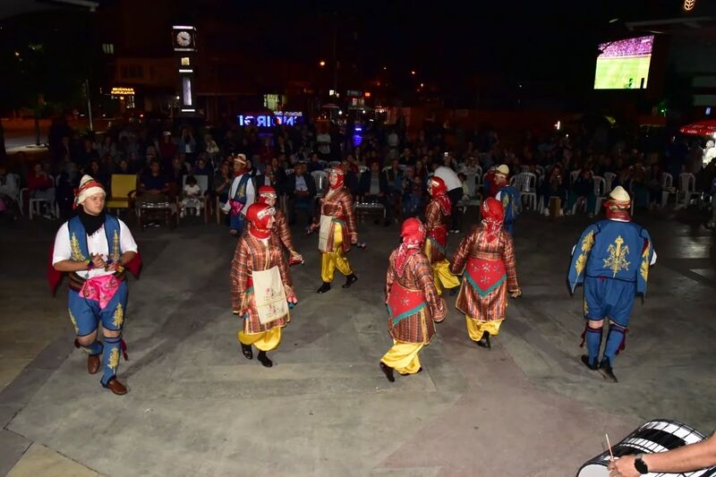 Sındırgı’da Hayat Boyu Öğrenme Haftası kapsamında düzenlenen etkinlikler renkli görüntülere