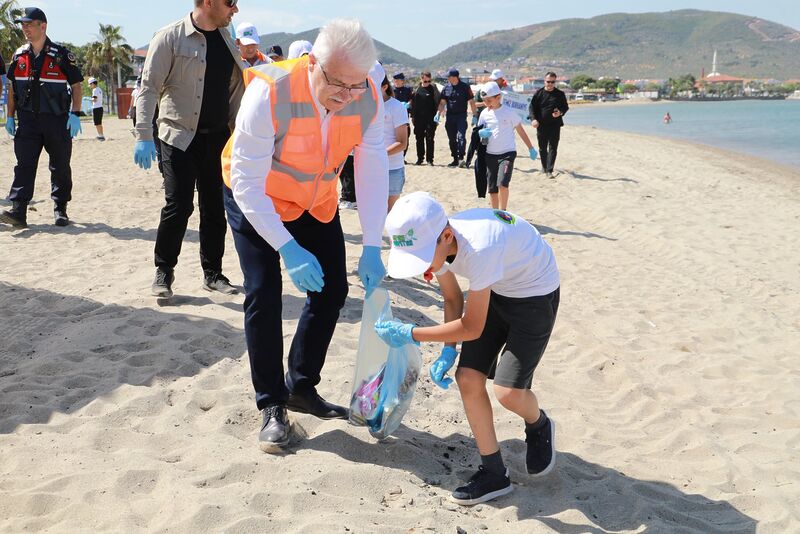 Burhaniye’de Bayram Öncesi Dev Hazırlık! 502581077 1158290919670608 4398225668738703155 n - Marmara Bölge Gazetesi