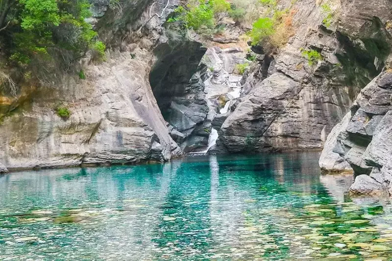 İzmir'in keşfedilmemiş doğa köşelerinden biri olan Cihan Beğendi Kanyonu, Gaziemir'den