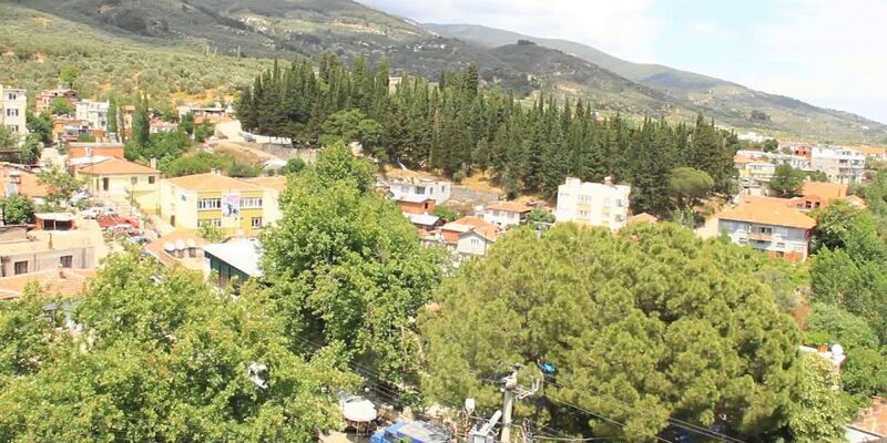 Kazdağları'nın eteklerine kurulu Edremit Avcılar Köyü, doğayla iç içe sakinliğiyle