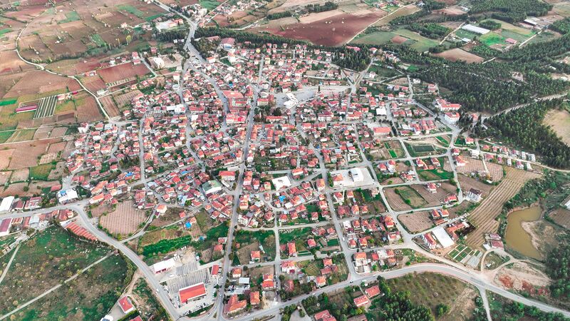 Türkiye'nin idari geçmişinde zaman zaman değişiklikler yaşanırken, bazı ilçelerin bağlı
