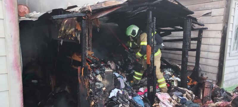 Balıkesir’in Erdek ilçesinde bir konteyner evde çıkan yangın paniğe neden