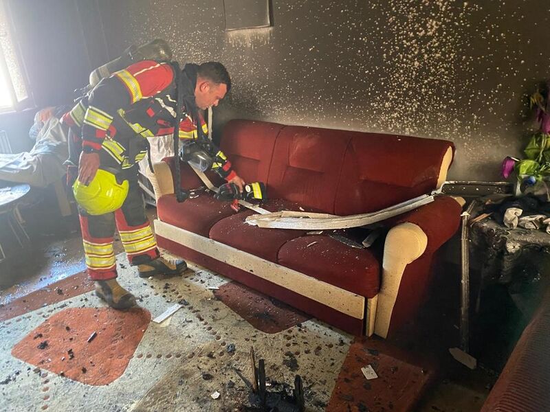 Balıkesir’in Bandırma ilçesinde bir apartman dairesinde çıkan yangın, çevrede paniğe