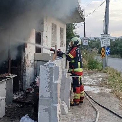 Burhaniye’de Tek Katlı Ev Yandı! AW461969 03 - Marmara Bölge: Balıkesir Son Dakika Haberleri ile Hava Durumu
