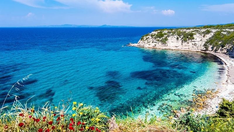 Ege’nin kalbinde, sakinliğiyle büyüleyen bir yer var: İzmir’in Karaburun ilçesine