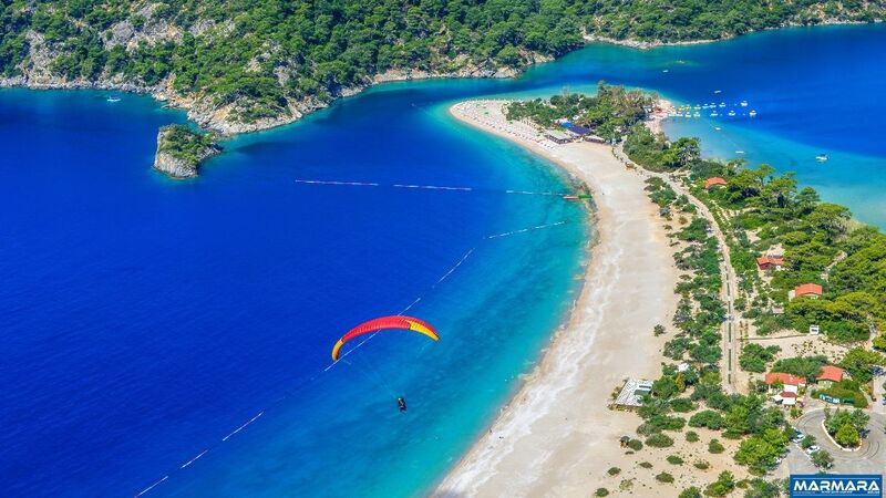 Muğla’nın Fethiye ilçesinde yer alan Boncuklu Koyu, çam ormanlarıyla çevrili