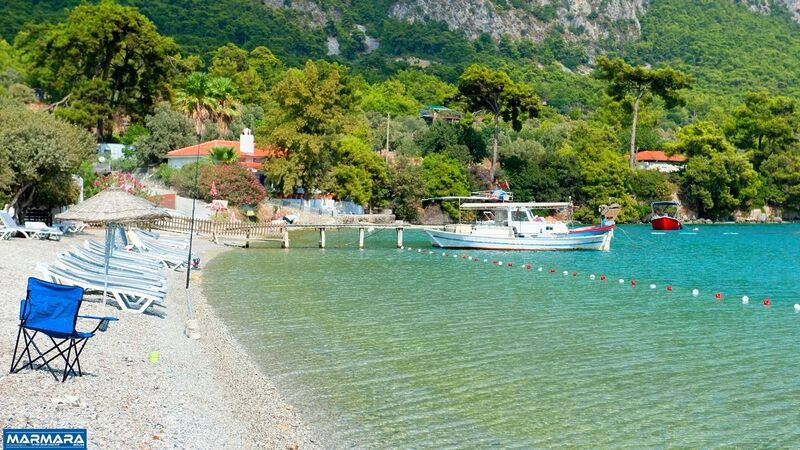 Muğla’nın doğal güzellikleriyle öne çıkan Akbük Koyu, tatilciler arasında her