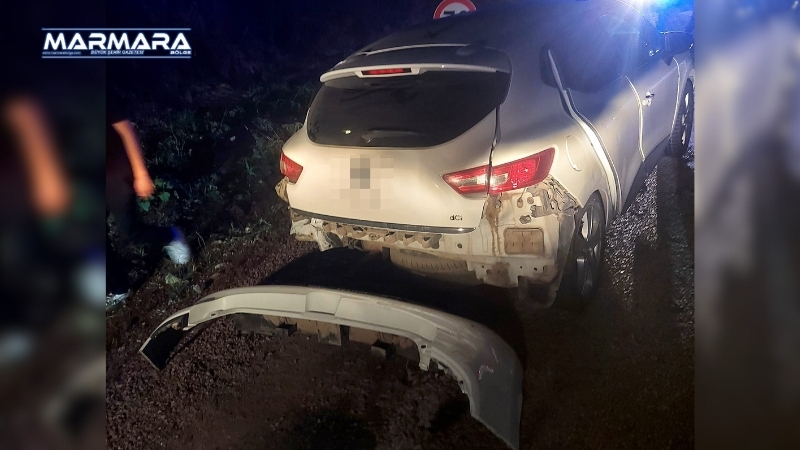 Balıkesir’in Erdek ile Bandırma ilçeleri arasındaki karayolda iki aracın çarpışması