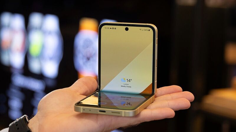 Galaxy Z Flip 7 FE modeli, amiral gemisi Z Flip