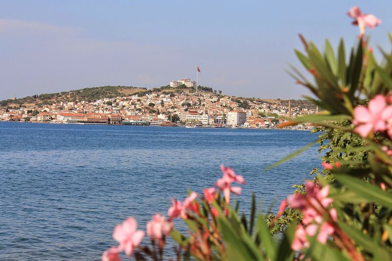 Tarihi taş evleri, eşsiz plajları ve masmavi koylarıyla Ayvalık, Balıkesir’in