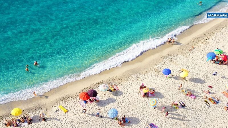 Çeşme’nin kalbinde yer alan Boyalık Plajı, hem doğal güzellikleri hem