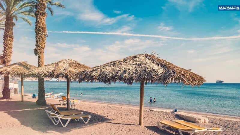 İzmir’in gözde kıyılarından biri olan Karaağaç Plajı, doğayla iç içe