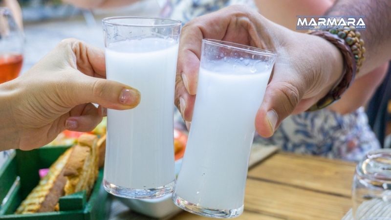 Alkollü içki piyasasında beklenen zam dalgası geldi. Tekel Bayileri Yardımlaşma