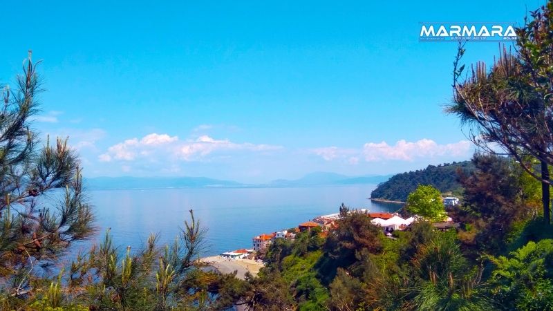 Marmara Denizi'nin kıyısında, Bursa’nın Mudanya ilçesine bağlı Tirilye (diğer adıyla