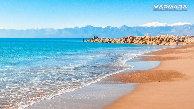 Antalya’nın gözde turizm merkezlerinden biri olan Lara Plajı, hem doğal