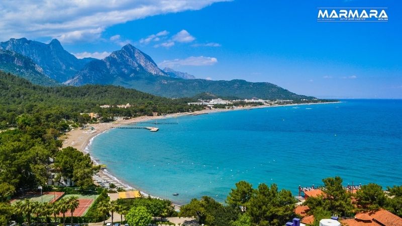 Antalya’nın Kemer ilçesinde, Kemer Marina’nın hemen yanı başında yer alan