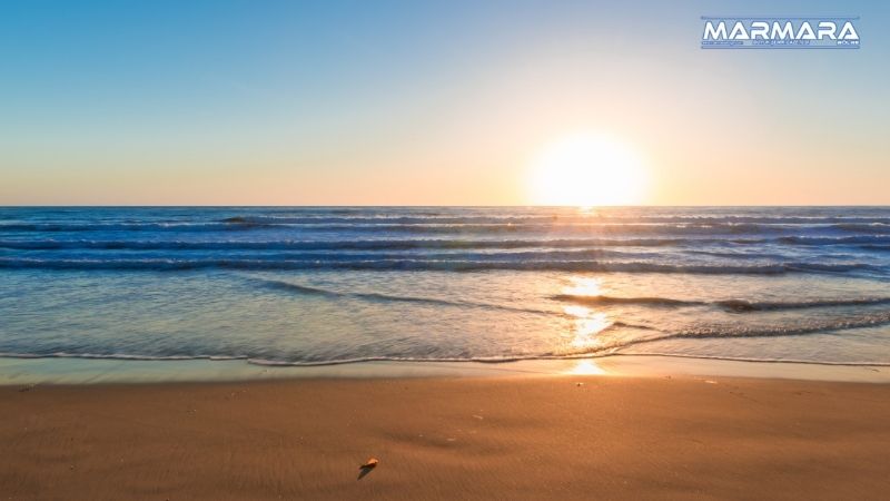 Muğla'nın Ortaca ilçesinde bulunan Sarıgerme Plajı, altın sarısı ince kumlarıyla