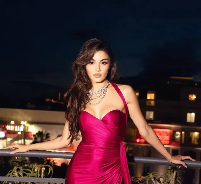 Türk oyuncu Hande Erçel, bu yıl 78’incisi düzenlenen Cannes Film