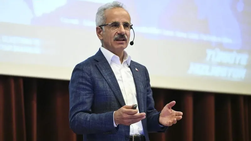 Ulaştırma ve Altyapı Bakanı Abdulkadir Uraloğlu, Türkiye genelinde ulaştırma projelerine