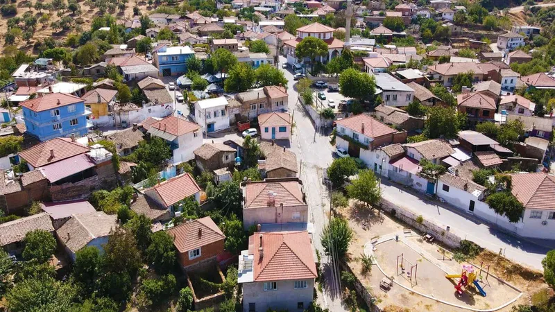 Aydın’ın Koçarlı ilçesinde yer alan Çakırbeyli Köyü, doğal güzellikleri, yöresel