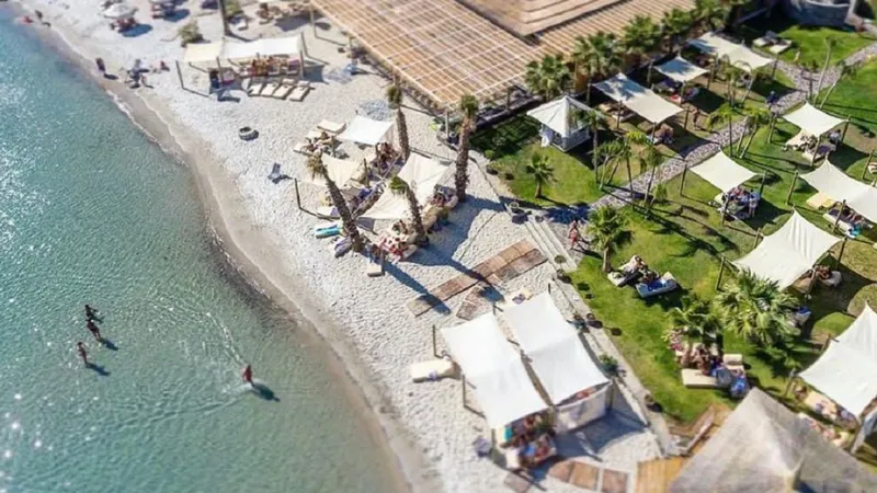 İzmir’in gözde tatil merkezi Çeşme, Alaçatı Port bölgesinde yer alan