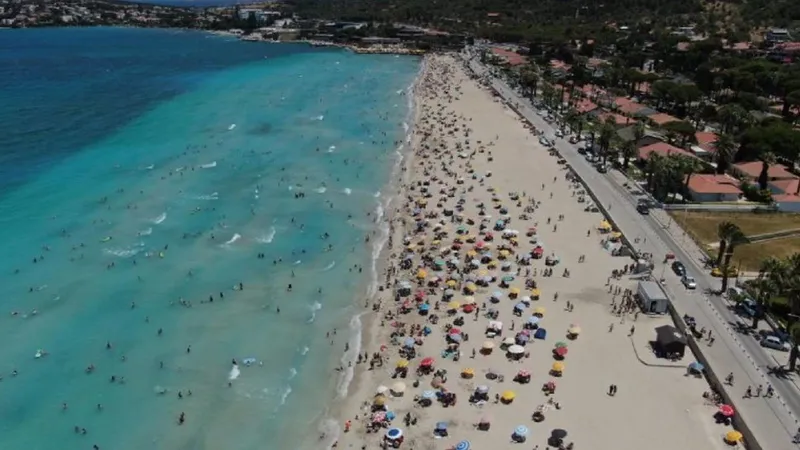 cesme ilica plajina tatilci akini ilcenin nufusu 1 milyonu asti - Marmara Bölge: Balıkesir Son Dakika Haberleri ile Hava Durumu