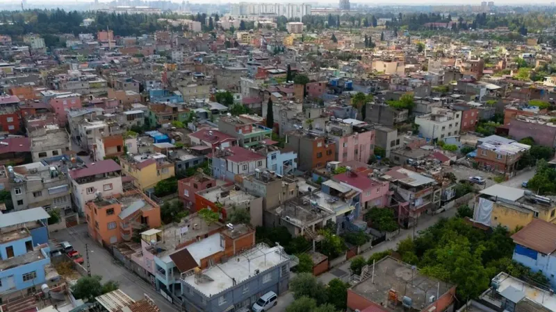 Türkiye'de peş peşe yaşanan depremler, özellikle Kahramanmaraş ve İstanbul merkezli