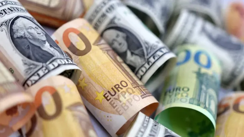 Kurban Bayramı'nın üçüncü gününde döviz kurları yukarı yönlü seyrini sürdürüyor.