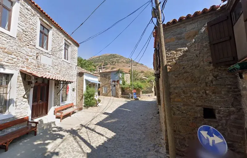 Gökçeada'nın Eski Bademli Köyü, tarihi dokusu, doğal güzellikleri ve huzurlu