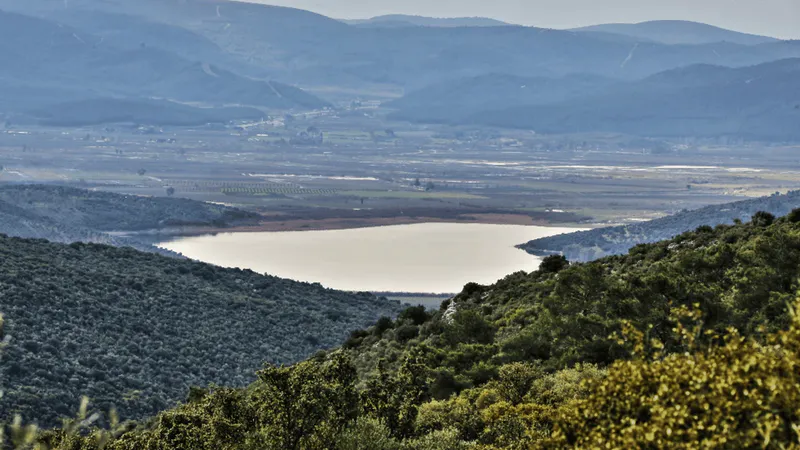İzmir’in Selçuk ilçesine bağlı Zeytinköy mevkiinde gizli kalmış bir doğa
