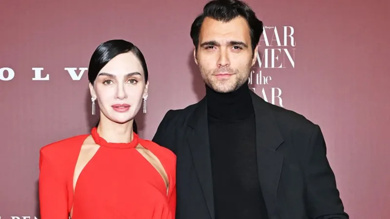 Netflix’in büyük ses getiren dizisi Kimler Geldi Kimler Geçti (KGKG),