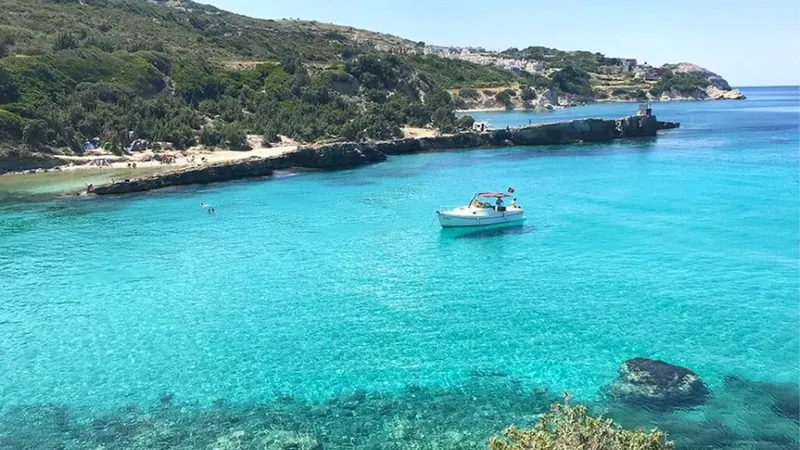 Kalabalıktan Uzak Tatil Arayanların Yeni Gözdesi: İzmir’e Yakınlığıyla Dikkat Çeken Sessiz Cennet izmir karaburun incirlikoy plajina nasil gidilir - Marmara Bölge Gazetesi