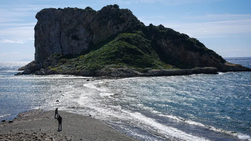 izmirin yuruyerek ulasilabilen dogal guzelligi cifit adasi - Marmara Bölge: Balıkesir Son Dakika Haberleri ile Hava Durumu
