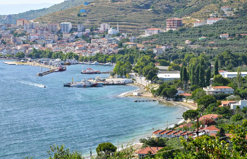 Sahil temizliğinden parke tamiratına, çim biçmeden budamaya kadar birçok noktada