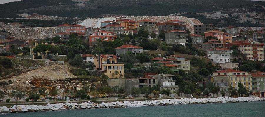 Tarihi mermer ocakları, sakin plajları ve doğal güzellikleriyle Marmara Adası’nın