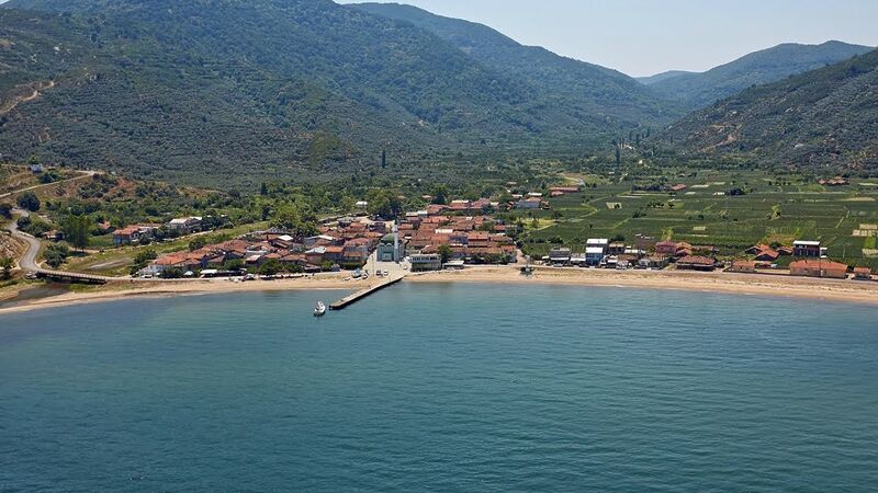 Erdek’in kuzeyinde, doğayla iç içe huzurlu bir yaşam sunan Ballıpınar