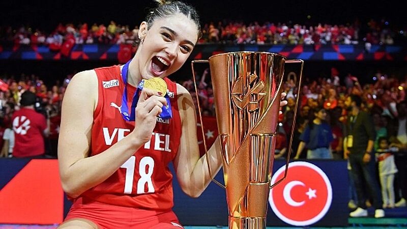 Milli voleybolcu Zehra Güneş, Milliyet gazetesine verdiği röportajda hem kariyerine