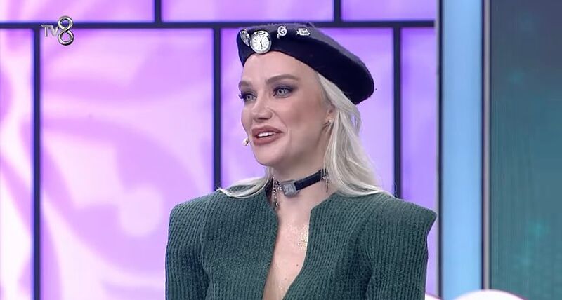 Bir döneme damga vuran ve ekranlarda moda yarışmalarının öncüsü olan