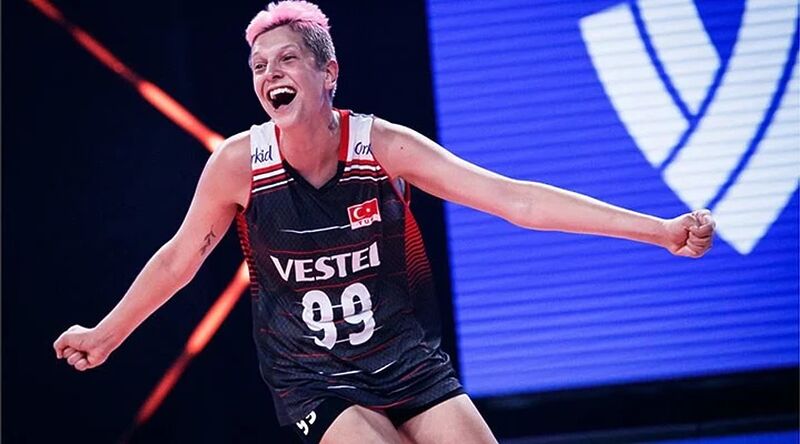 Voleybolun yükselen yıldızlarından Ebrar Karakurt, kariyerine bir başarı daha ekledi.