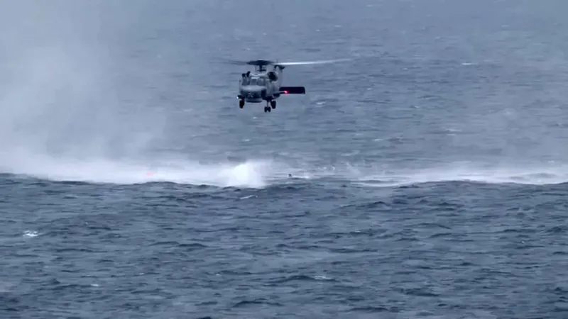 Deniz Kuvvetleri'ne ait SH-70 helikopteri acil iniş yaptı. Milli Savunma