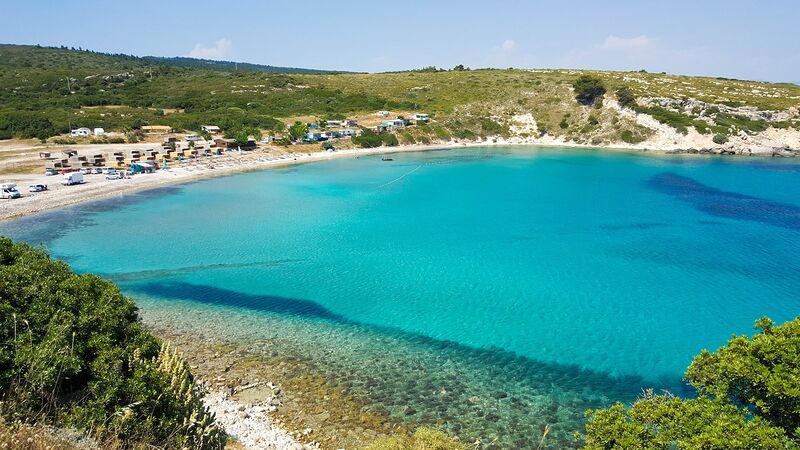 Altın sarısı kumsalı ve berrak deniziyle Altınköy Plajı, Ege’nin saklı