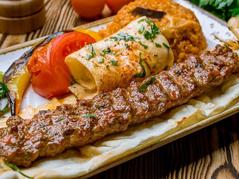 Türkiye’nin hatta dünyanın dört bir köşesinde Adana kebabı yeme şansınız