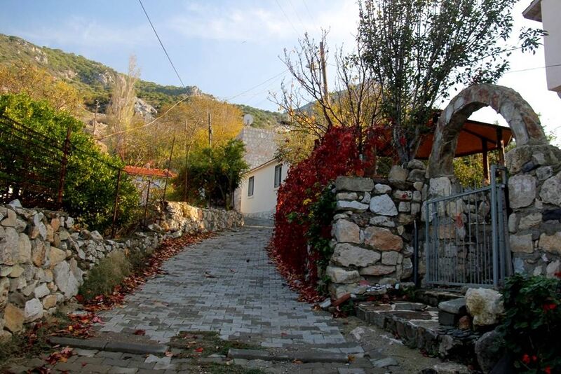 İzmir’in Karaburun ilçesine bağlı Bozköy, tarihi dokusu ve bakir doğasıyla