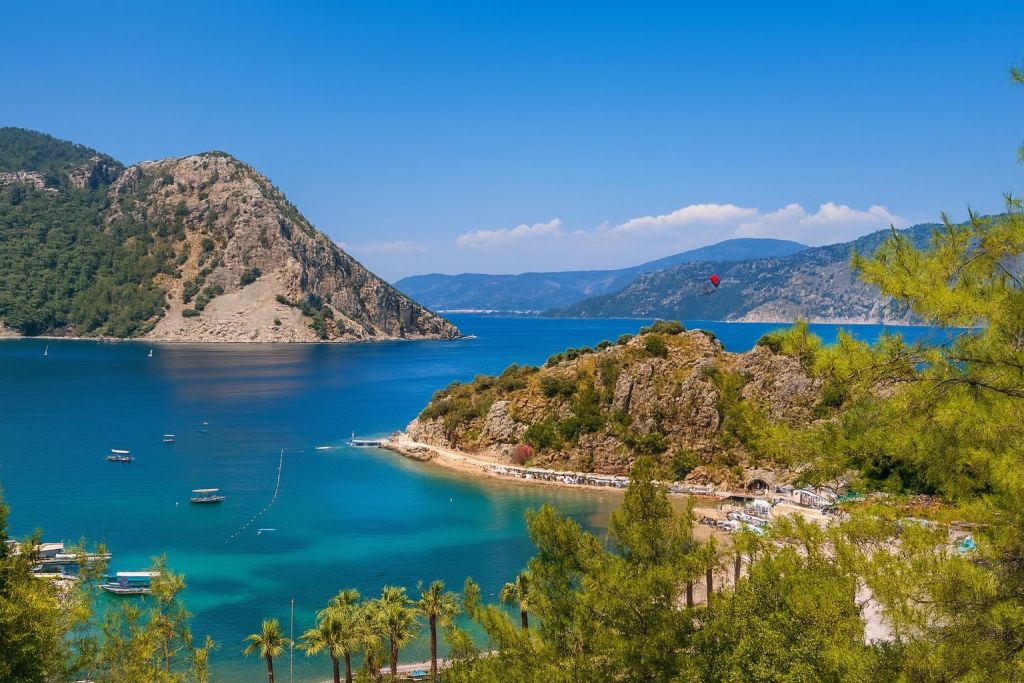 Yolu zorlu ama vardığında tüm yorgunluğu unutturan bir koy: Çatı.